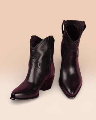 Benheart Natali 5151 Texan low-cut boots in black, front angled and top view.