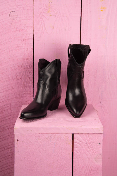 Benheart Natali 5151 Texan low-cut boots in black, front angled and top view.