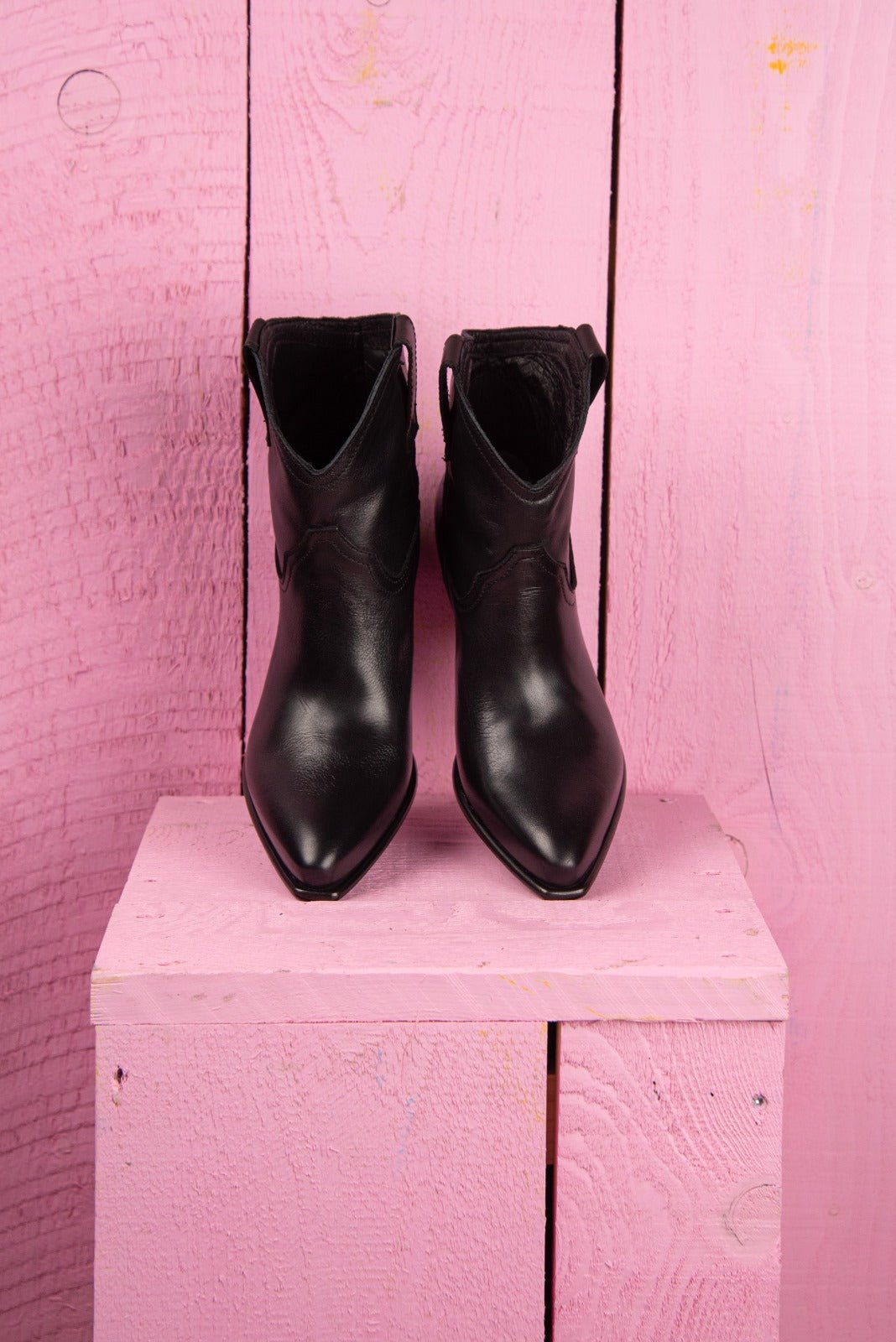 Benheart Natali 5151 Texan low-cut boots in black, top view.