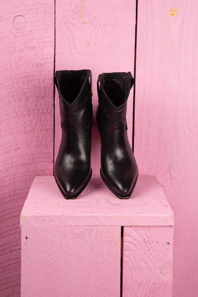 Benheart Natali 5151 Texan low-cut boots in black, top view.