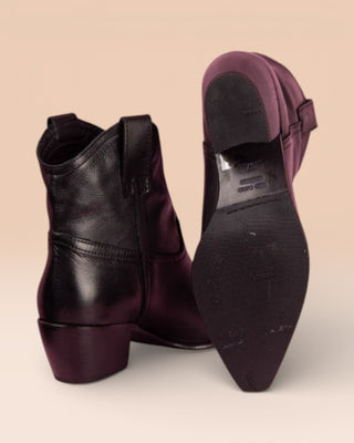 Benheart Natali 5151 Women’s Texan Low Boots in Black – Rear View Showing Single Boot with Vibram Sole