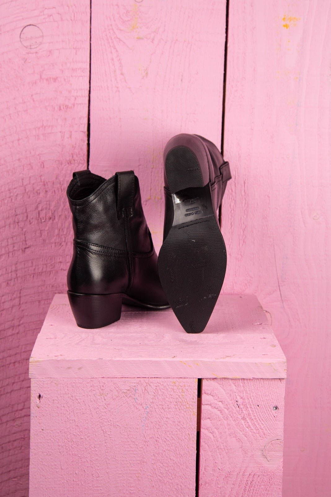 Benheart Natali 5151 Women’s Texan Low Boots in Black – Rear View Showing Single Boot with Vibram Sole