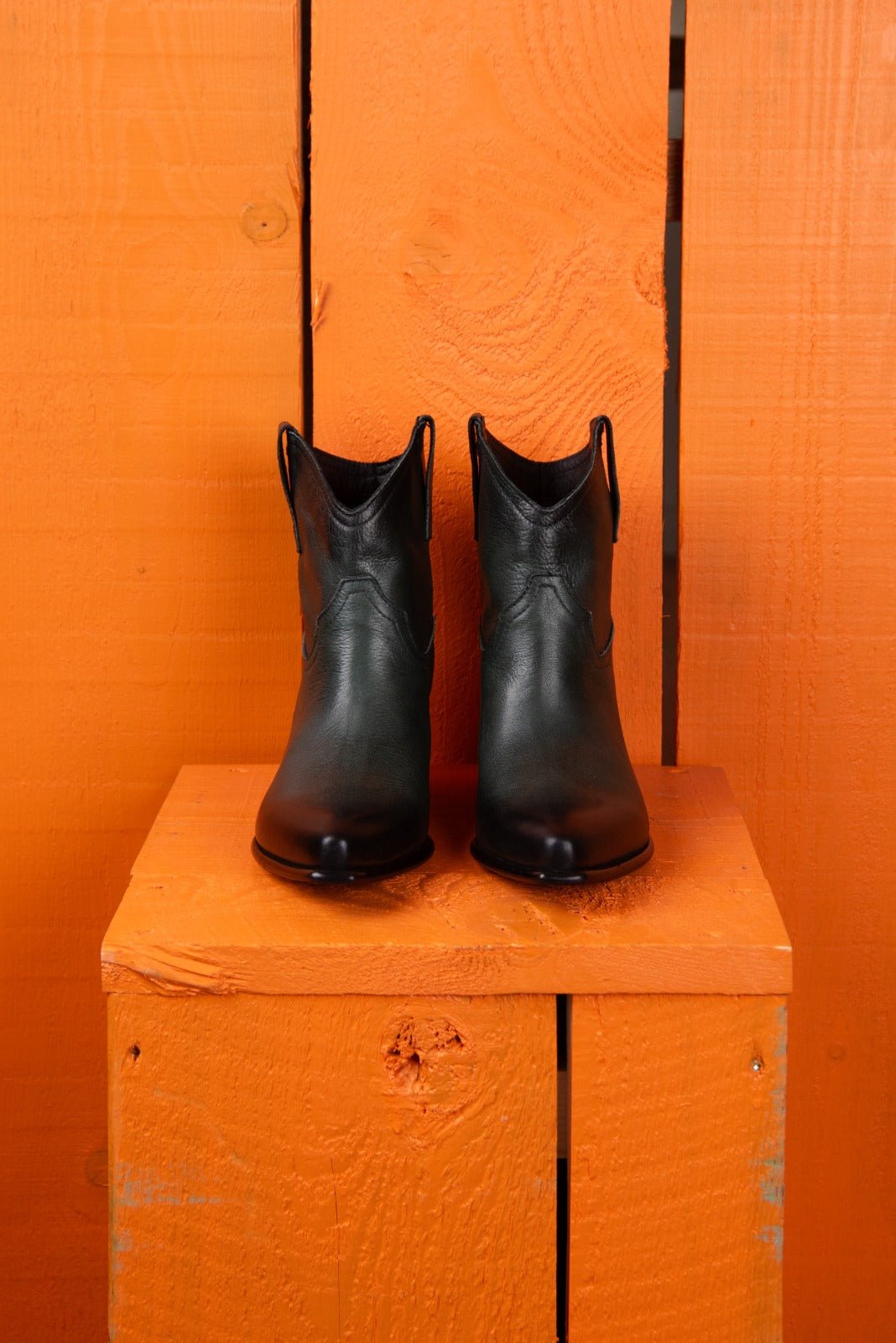Benheart Natali 5151 Texan low-cut boots in dark green, front view.