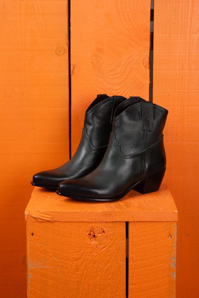 Benheart Natali 5151 Texan low-cut boots in green, front angled view.
