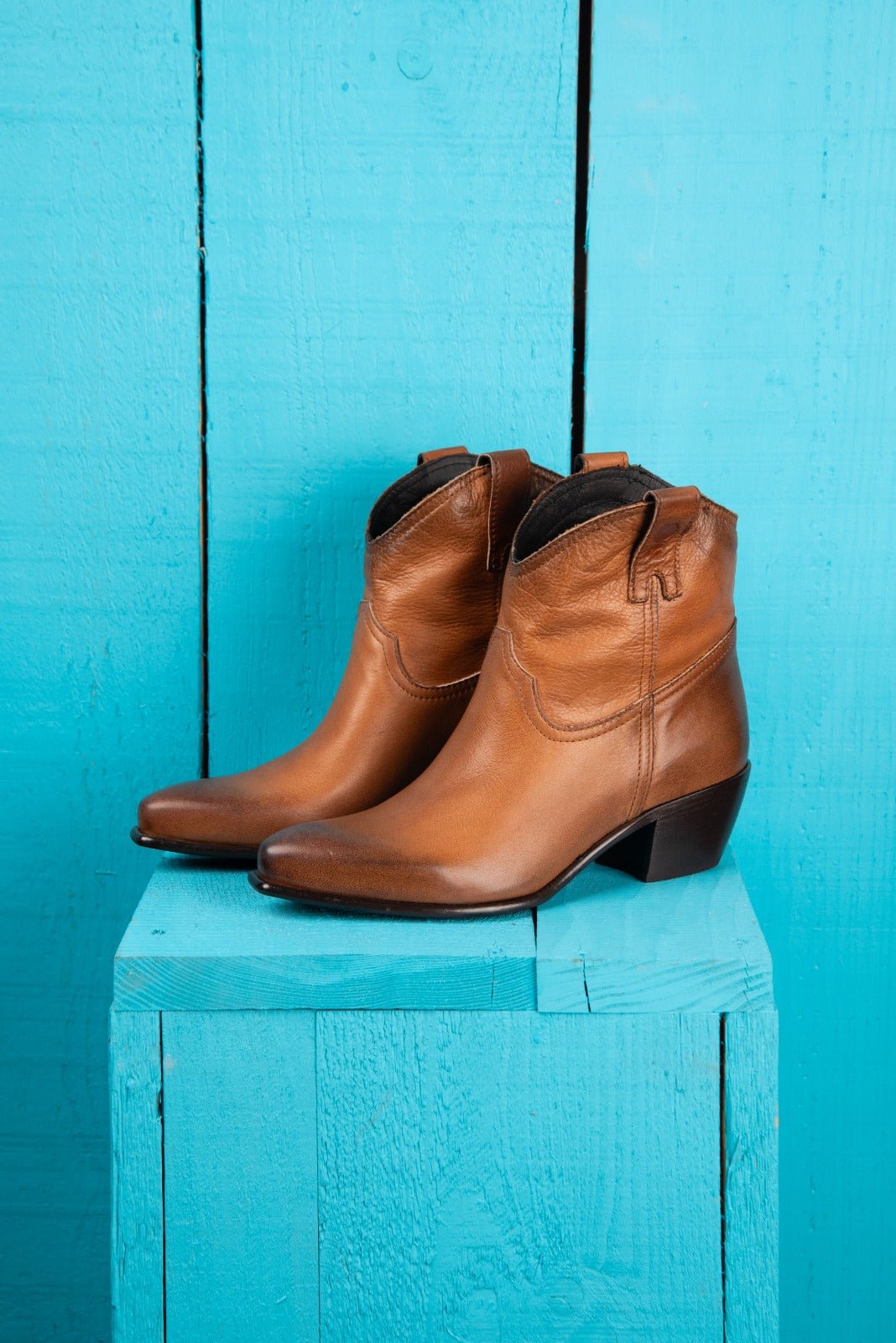 Front angled view of Natali 5151 Texan low boots in cerro buffalo leather with Vibram sole, handcrafted in Italy by Benheart.