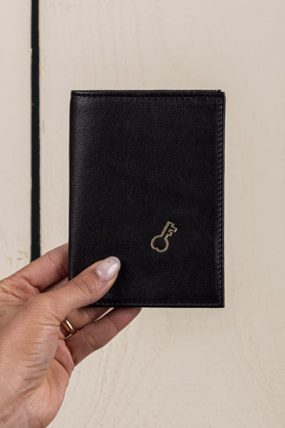 Model’s hand holding a black New York wallet by Benheart, made in Italy from genuine leather