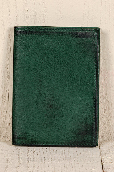 Back view of the handcrafted green leather wallet, model New York by Benheart.