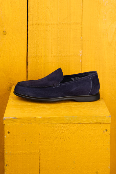 Benheart Nule men’s blue suede apron loafers with rubber sole, sideview.