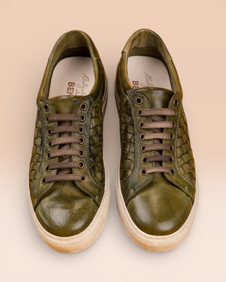 Top view of Oliviero 6201 men's woven low top sneakers in kaki, handcrafted in Florence, Italy. 