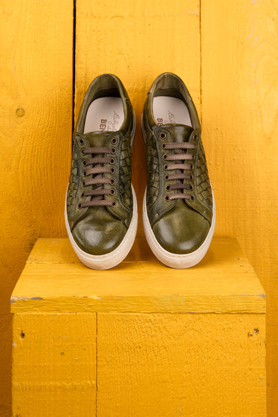 Top view of Oliviero 6201 men's woven low top sneakers in kaki, handcrafted in Florence, Italy. 