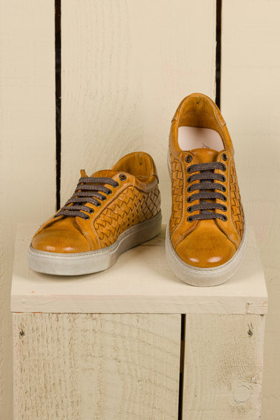 Front angled and top view of the Oliviero 6201 mahogany woven leather sneakers by Benheart.