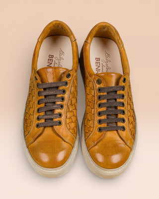 Top view of Oliviero 6201 men's woven low top sneakers in mahogany. 