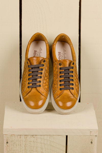 Top view of Oliviero 6201 men's woven low top sneakers in mahogany. 