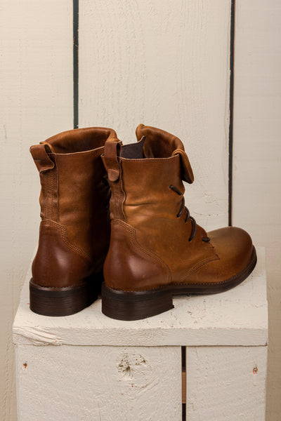 Rear view of Phantom cuoio leather boots, handcrafted in Italy