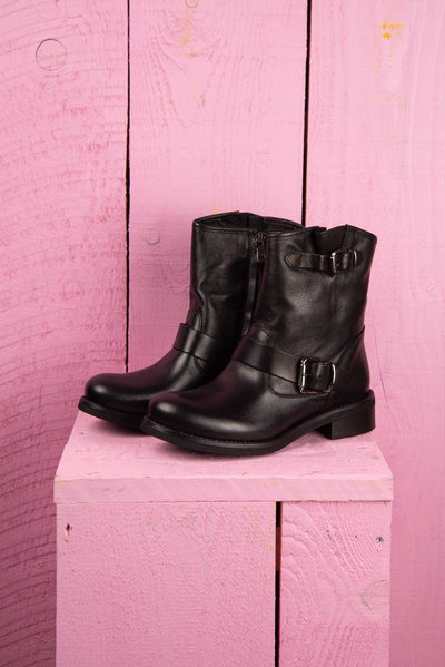 Benheart PRE08F women’s black leather ankle boots with buckles and side zip, front angled view.