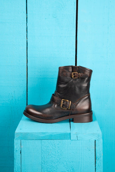 Benheart PRE08F women’s testa di moro dark brown leather ankle boots with buckles and side zip, side view.