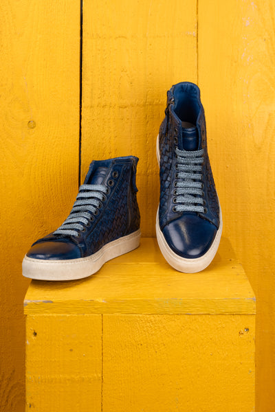 Front angled and top view of the Raimondo 8393 indigo woven leather sneakers by Benheart.