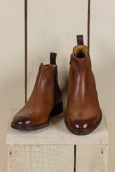 Front angled and top view of Suso men’s cuoio leather Chelsea boots by Benheart.