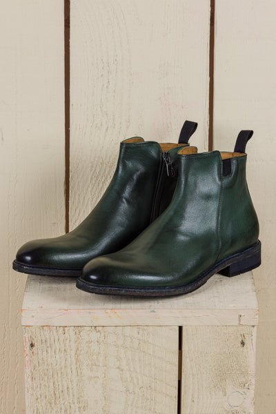 Front angled view of Benheart Suso men’s Chelsea boots in green leather with side zippers.