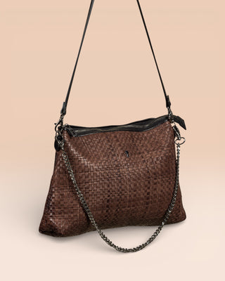 Benheart Violet Intrecciata brown handwoven leather bag, three-quarter rear view, woven leather pattern, chain and leather shoulder strap, zipper closure, luxury designer handbag for women.