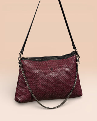 Benheart Violet Intrecciata plum handwoven leather bag, three-quarter rear view, woven leather pattern, chain and leather shoulder strap, zipper closure, luxury designer handbag for women.