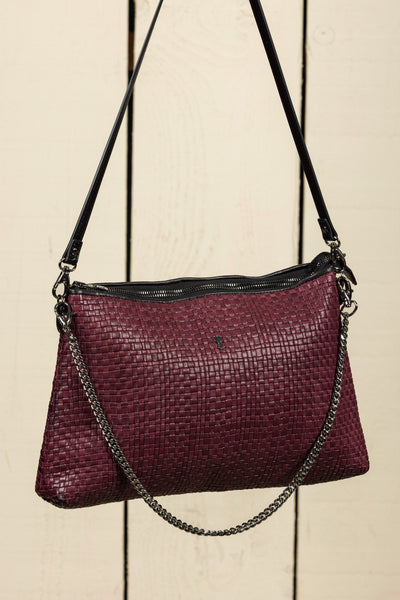 Benheart Violet Intrecciata plum handwoven leather bag, three-quarter rear view, woven leather pattern, chain and leather shoulder strap, zipper closure, luxury designer handbag for women.
