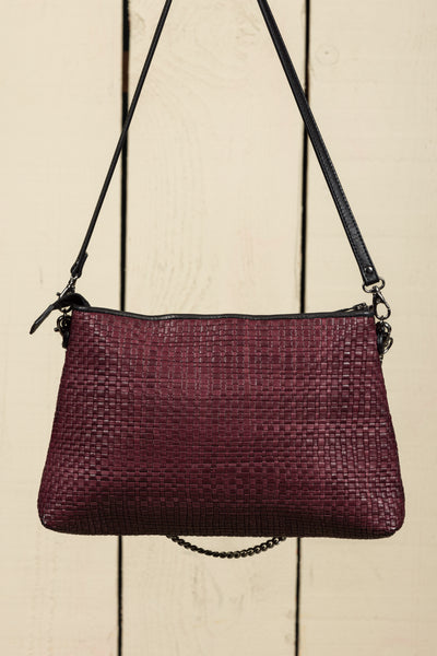 Benheart Violet Intrecciata plum handwoven leather bag, front view of the back, showing woven leather pattern, chain and leather shoulder strap, and zipper closure, luxury designer handbag for women.