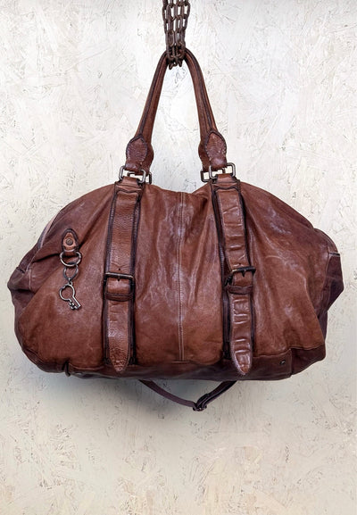 Side profile view of the Benheart Viaggio unisex cuoio leather travel bag.