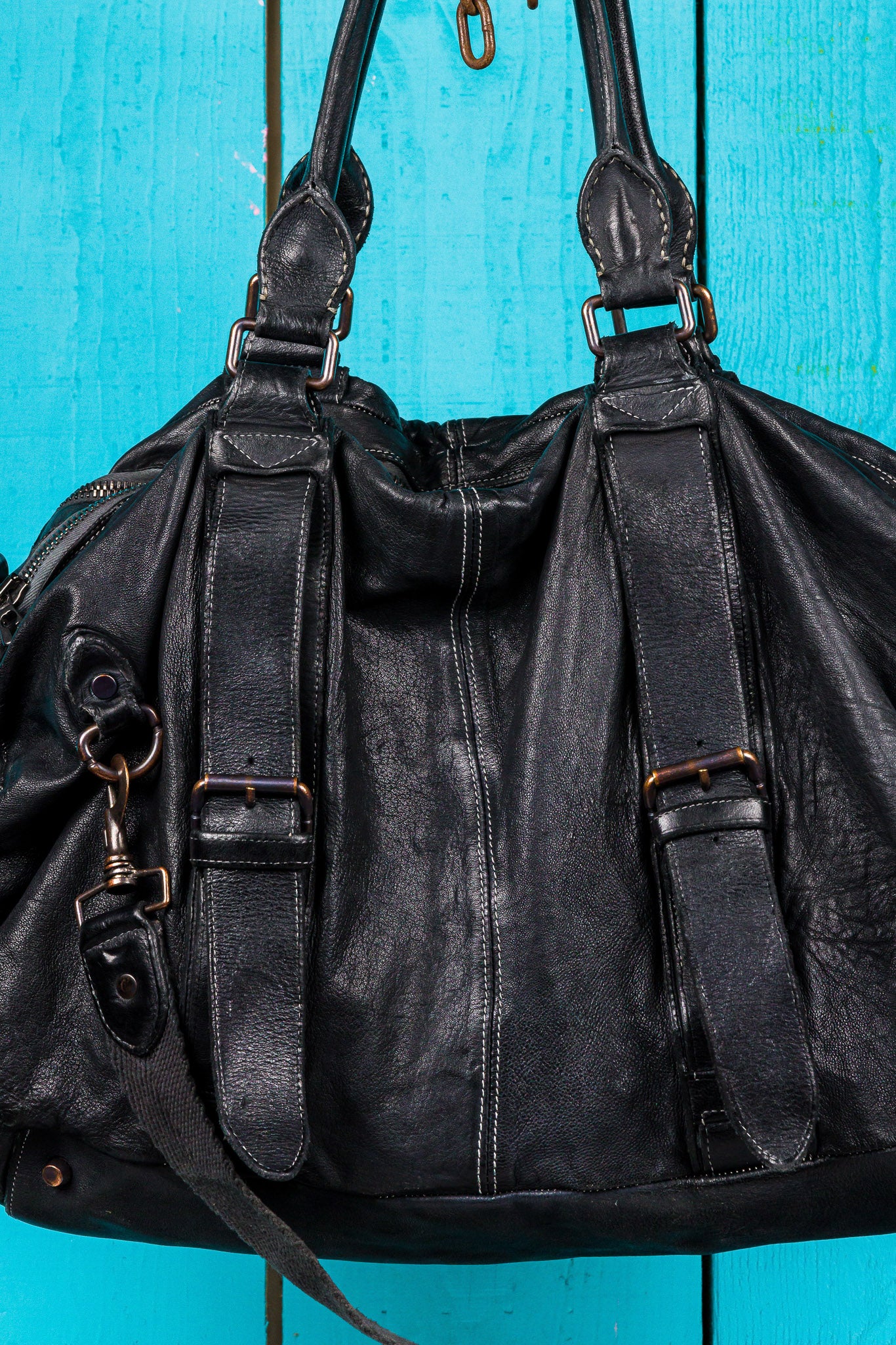 Close up view of the Benheart Viaggio unisex black leather travel bag.