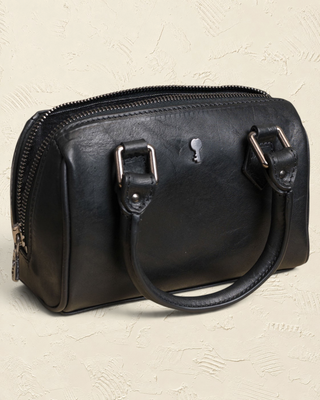 Borsa a mano strutturata Benheart | Made in Italy, Made with Heart in pelle di agnello nera con chiusura a zip