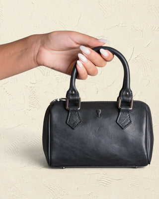 Borsa a mano Benheart | Made in Italy, Made with Heart in pelle di agnello nera con manici strutturati