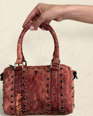 Borsa bowler Benheart | Made in Italy, Made with Heart in pelle di agnello marrone con borchie decorative e manico