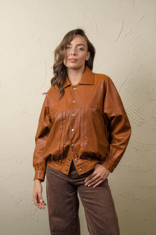 Jasmine women’s oversized cognac leather jacket closed with BENHEART snap buttons and banded hem, front view
