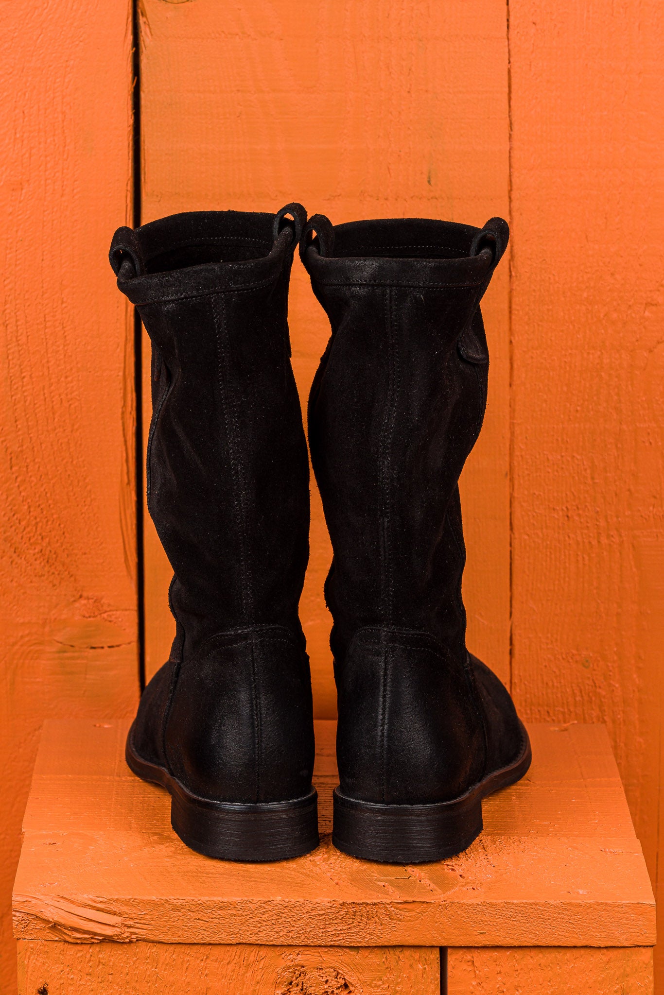 Benheart Agnese 5555 women’s black suede leather boots, rear view.
