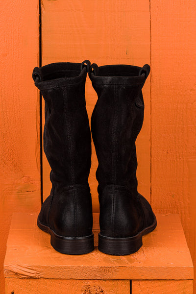 Benheart Agnese 5555 women’s black suede leather boots, rear view.
