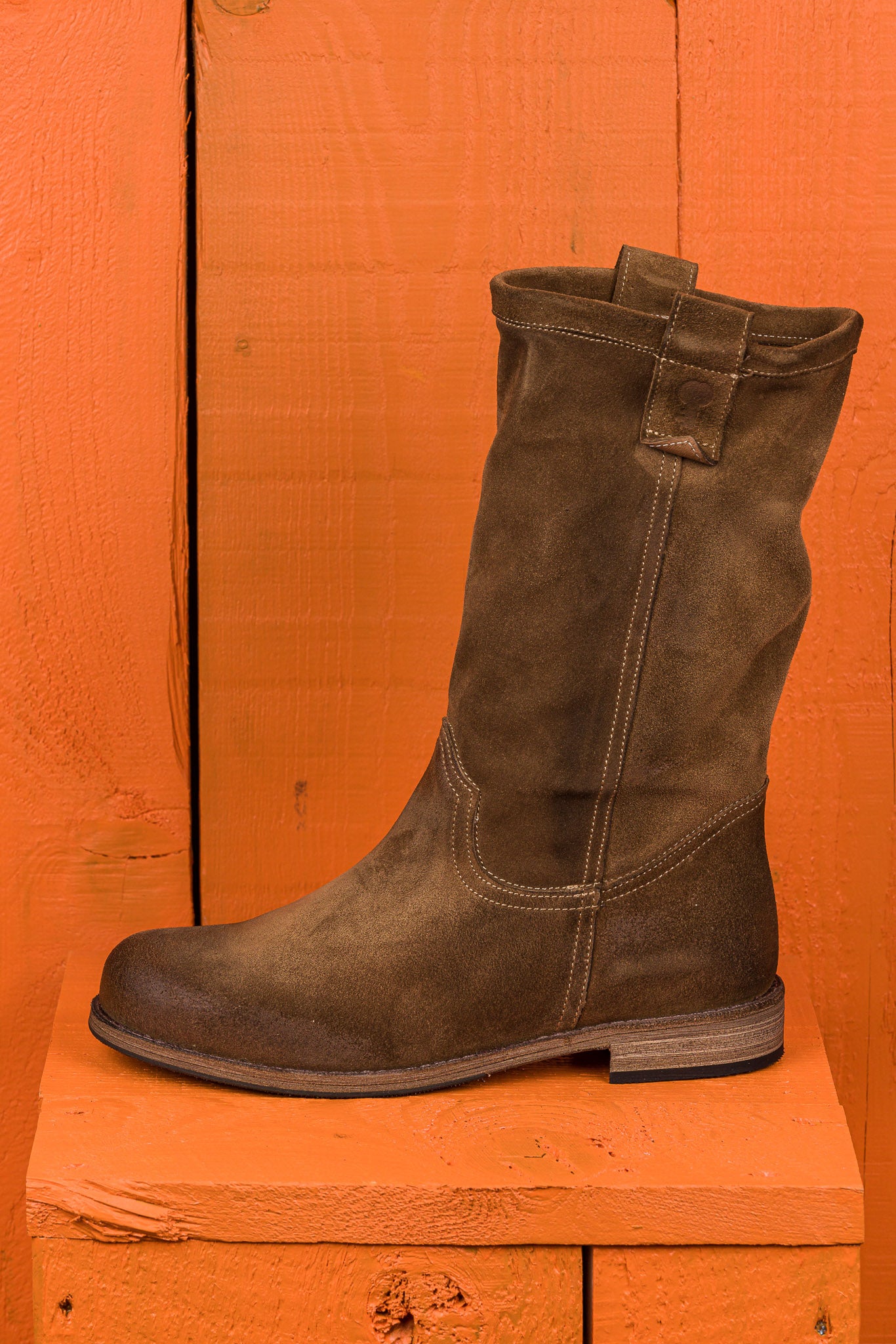 Benheart Agnese 5555 women’s taupe suede leather boots, side view.
