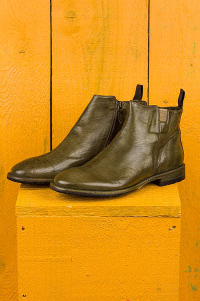 Benheart Aufiero 1434 men’s Chelsea boot in khaki leather with inner zip and pull tabs, front angled view.