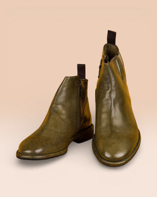 Front and angled top view of the Aufiero 1434 Chelsea boots in khaki leather by Benheart.
