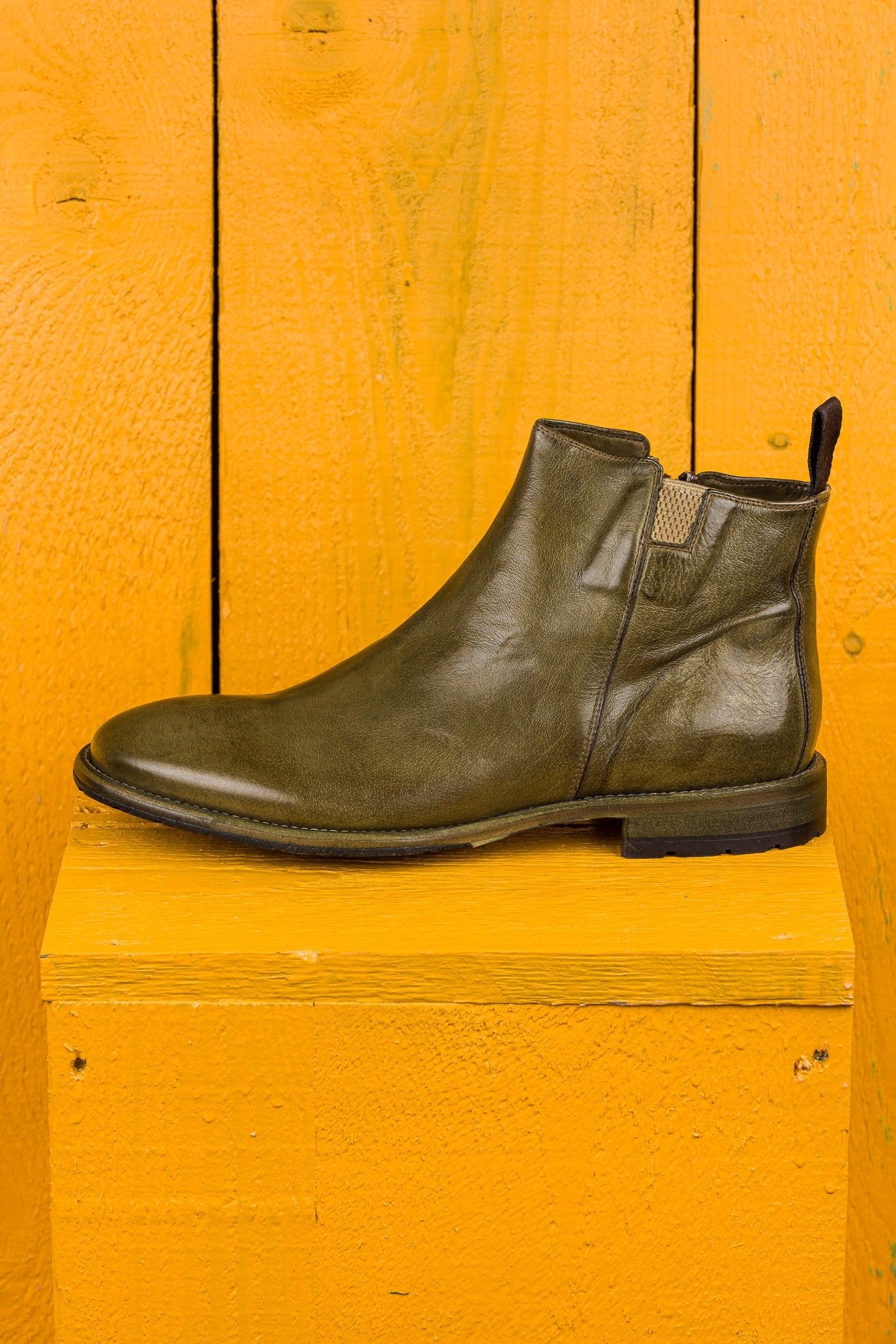 Side view of the Aufiero 1434 men’s Chelsea boot in khaki leather by Benheart.