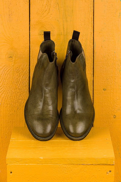 Benheart Aufiero 1434 men’s Chelsea boots in cocker leather, top view, handcrafted in Italy.