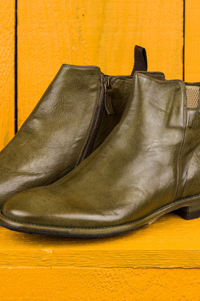Close-up view of Benheart Aufiero 1535 Chelsea boots in khaki leather.