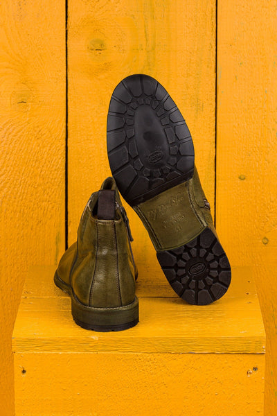 Rear and sole detail of Benheart Aufiero 1434 men’s Chelsea boots in khaki leather, handcrafted in Italy with Vibram rubber sole