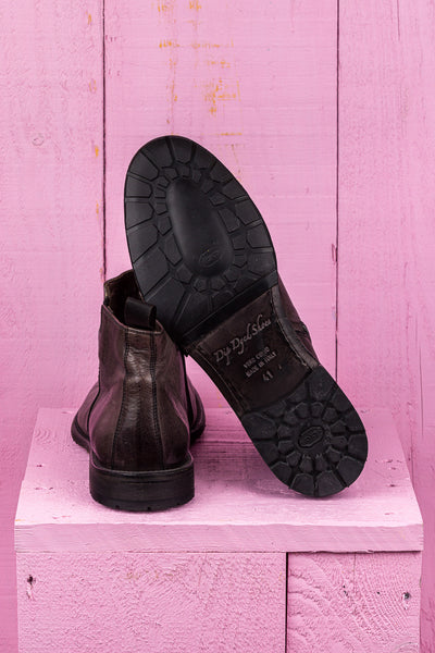 Rear and sole detail of Benheart Aufiero 1434 men’s Chelsea boots in pietra fumo stone grey leather, handcrafted in Italy with Vibram rubber sole