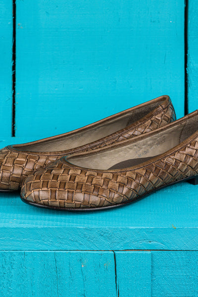 Close up of Benheart Bellari B970 woven leather ballet flats in taupe.