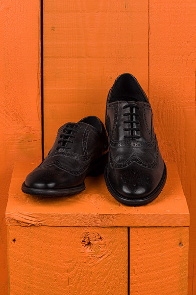 Benheart Morelli 7319 men’s leather derby brogue shoes in pietra fumo stone grey color, front angled and top view.