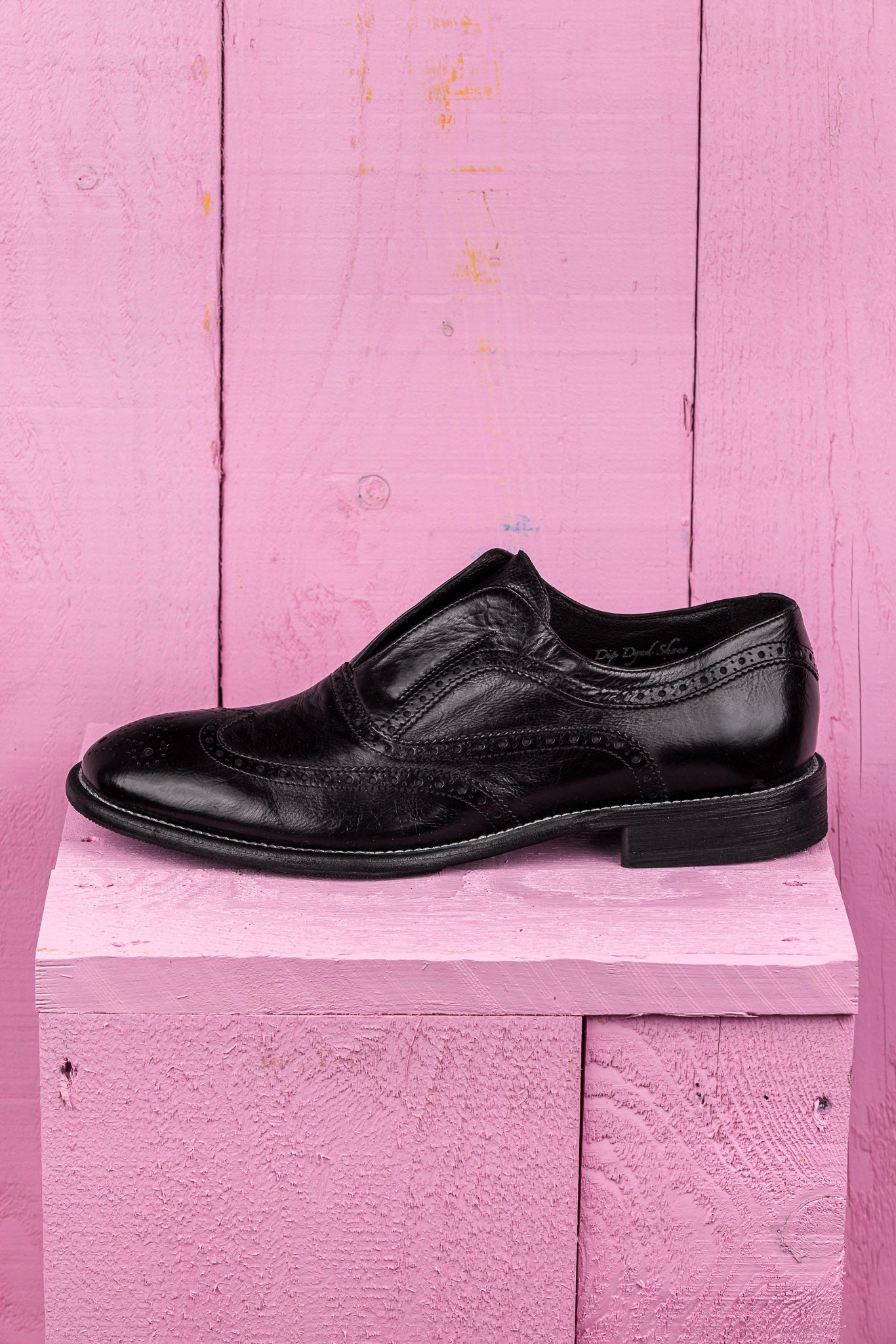 Side view of Benheart Colombo 7543 men’s black leather slip-on brogue shoes.