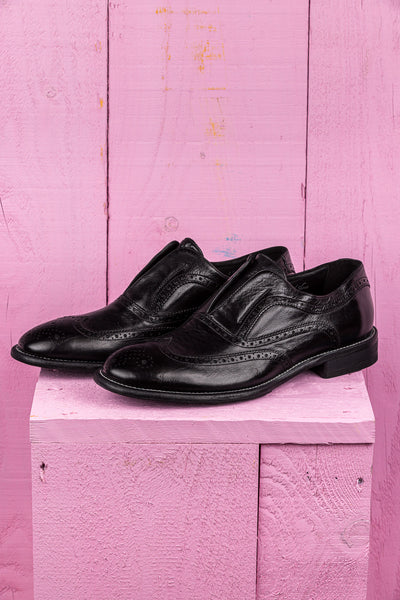 Front angled view of Benheart Colombo 7543 men’s black leather slip-on brogue shoes, handcrafted in Italy.