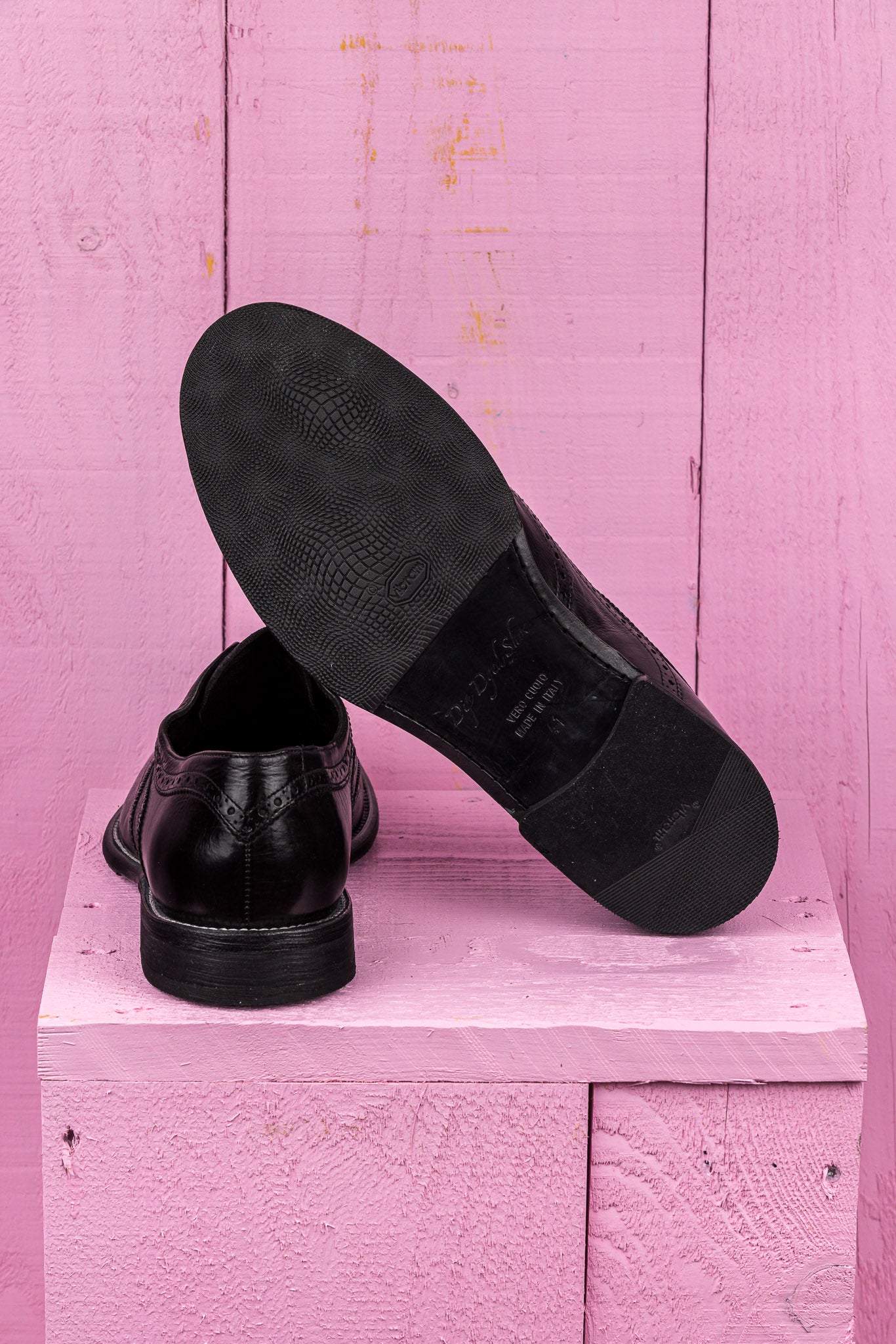 Rear view of Benheart Colombo 7543 men’s black leather brogue slip-on shoes with Vibram rubber sole detail.