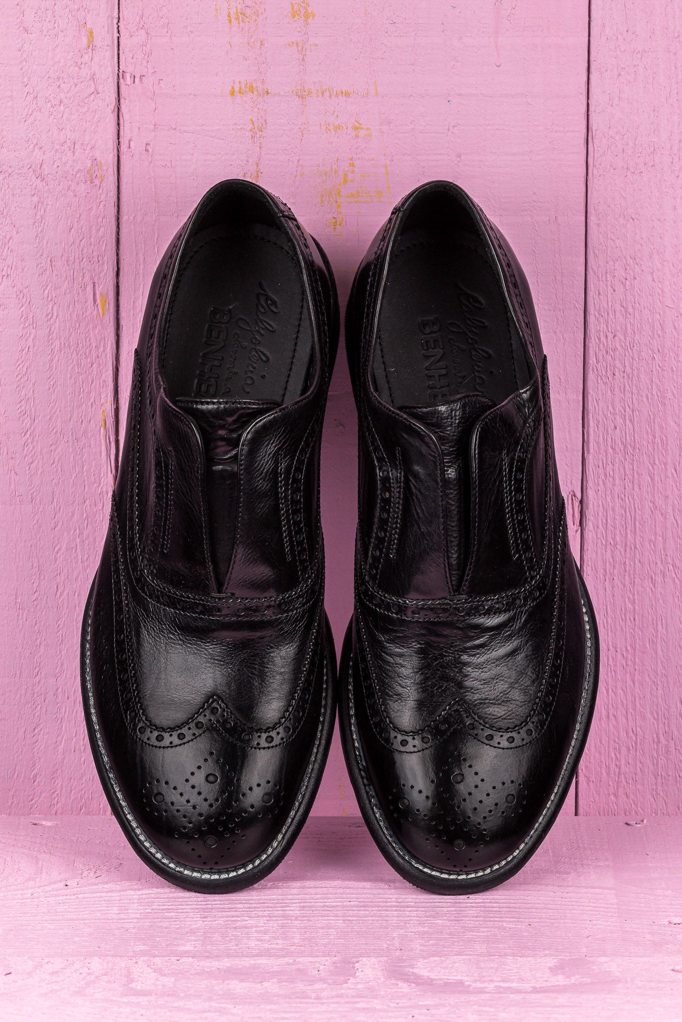 Top view of Benheart Colombo 7543 men’s black leather slip-on brogue shoes.