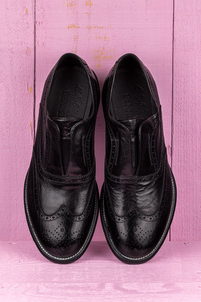 Top view of Benheart Colombo 7543 men’s black leather slip-on brogue shoes.